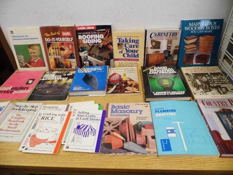 lot 7 image: Large Lot of Books