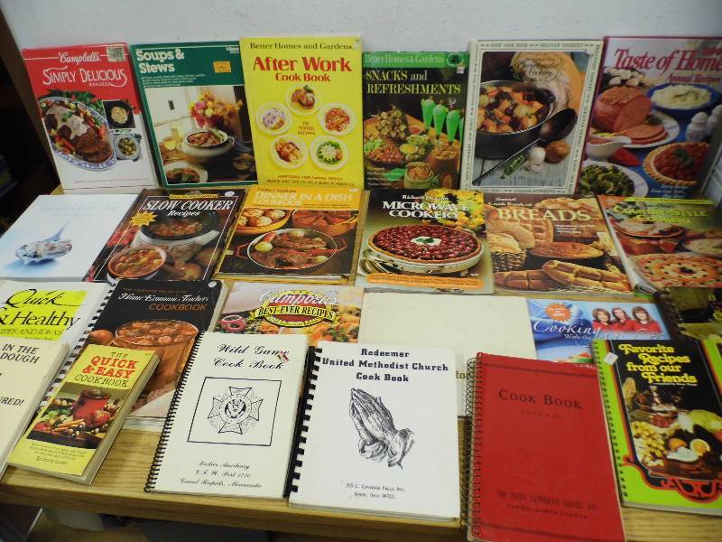 lot 9 image: Large Lot of Books