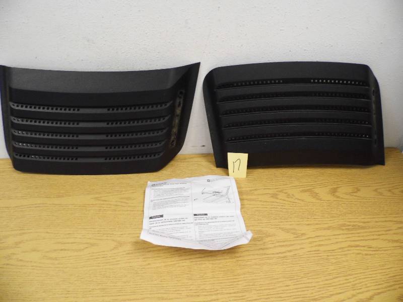 lot 17 image: 2008 2500 HD Moulding