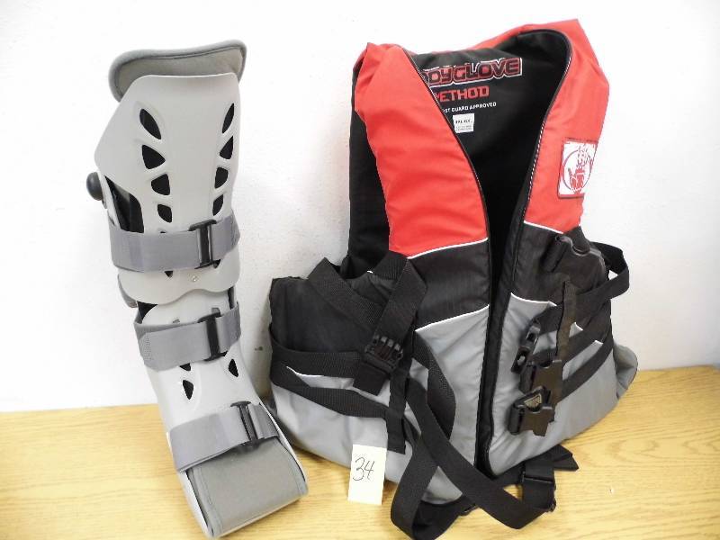 lot 34 image: Body Glove Life Vest