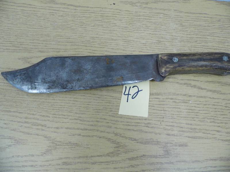 lot 42 image: Knife