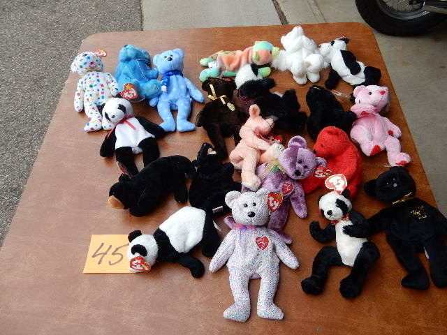 AND MORE BEARS Beanies