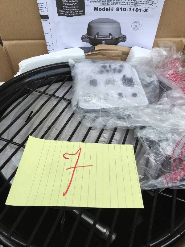 lot 7 image: Brinkmann Portable Gas Grill