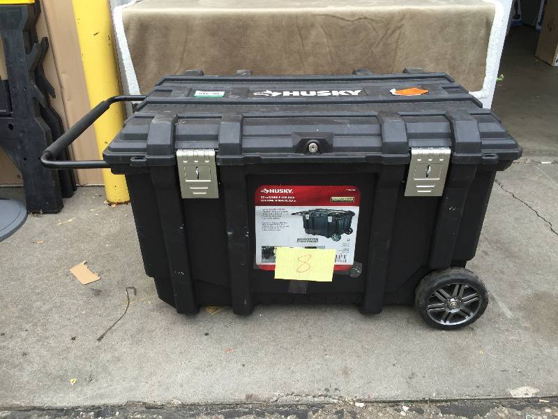 lot 8 image: Husky 37 Mobile Job Box