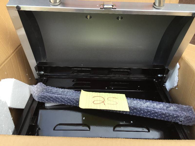 lot 25 image: Brinkmann Portable Gas Grill