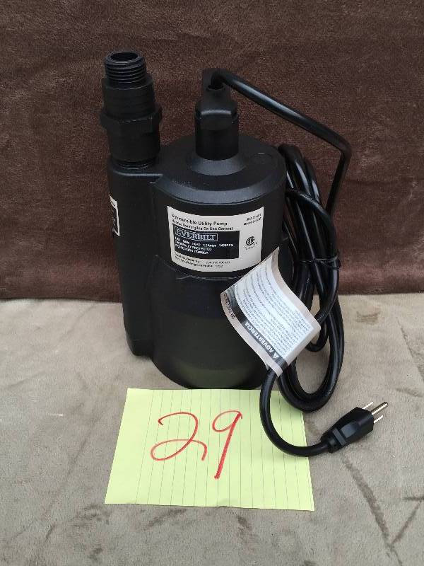 lot 29 image: Everbilt Submersible Utility Pum