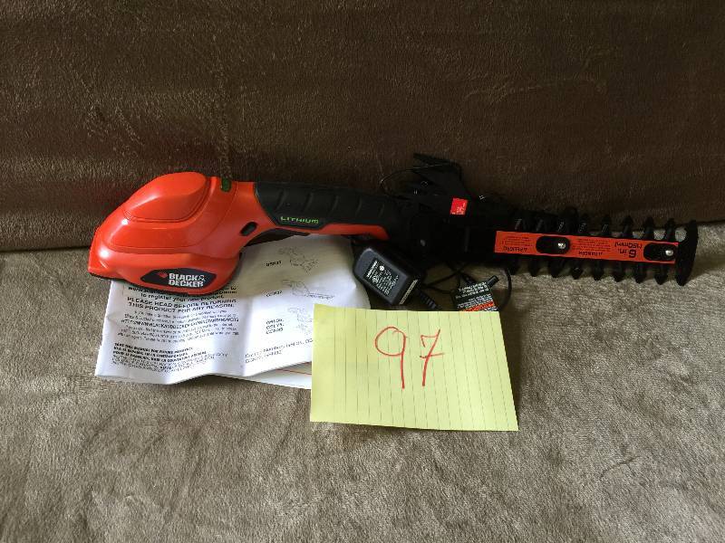 lot 97 image: Black & Decker Garden shear Combo