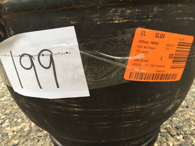 lot 199 image: 17 troy plastic planter