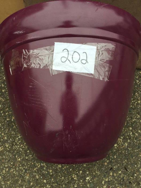 lot 202 image: Troy plastic planter