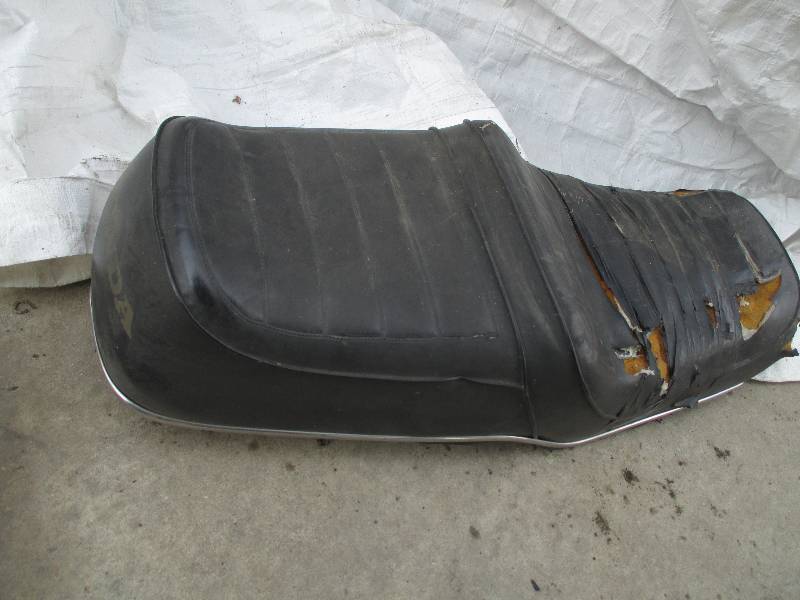 lot 12 image: honda motorcycle seat ...