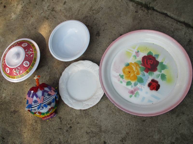lot 42 image: large flowered serving platter, ori...