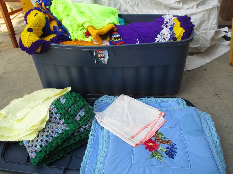 lot 45 image: large rubber made 50 gallon tote fi...