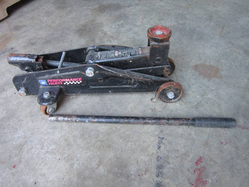lot 117 image: Floor jack...