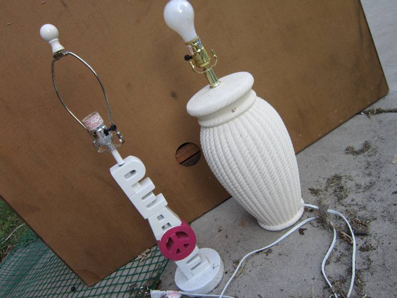 lot 119 image: 2 table lamps...