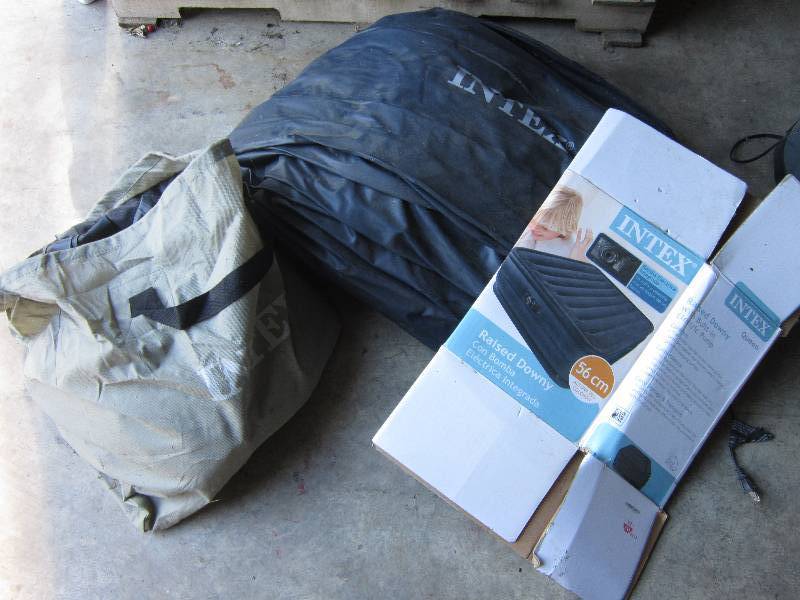 lot 120 image: 2 air mattresses...