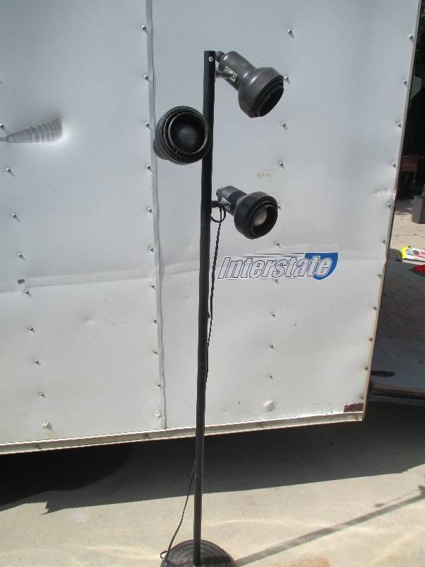 lot 79 image: Adjustible floor lamp with 3 spot l...