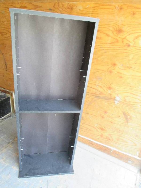 lot 91 image: Shelf, as pictured, 45 tall, 17 w...