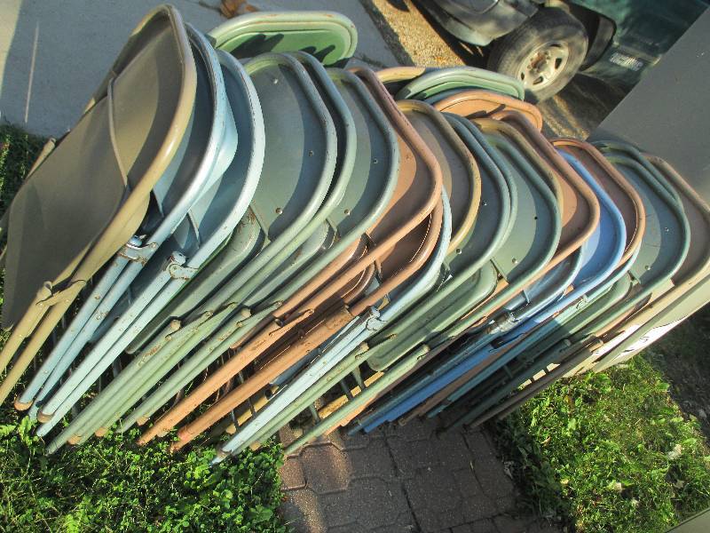 lot 98 image: 22 folding chairs...