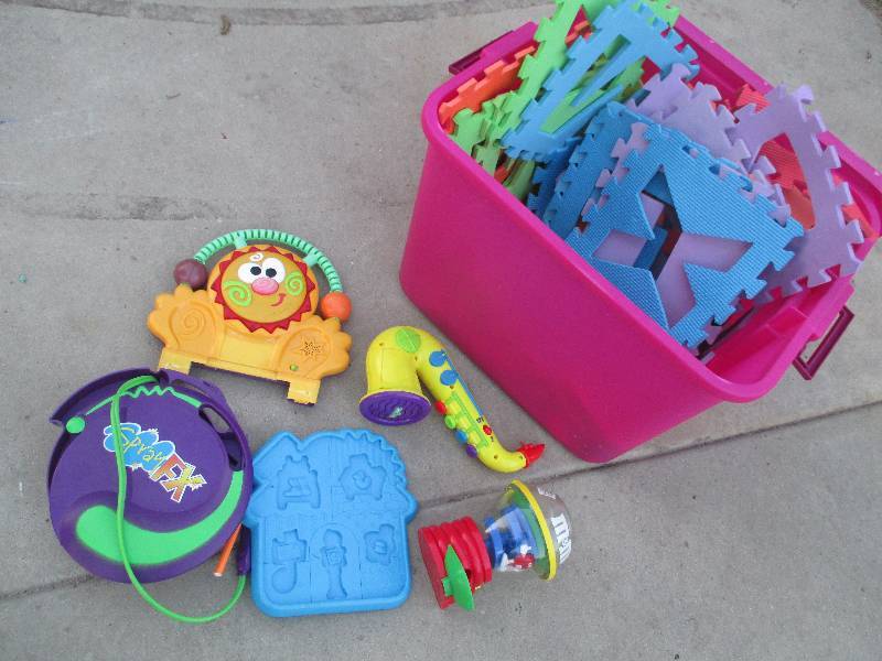 lot 101 image: Plastic bin of kids toys...