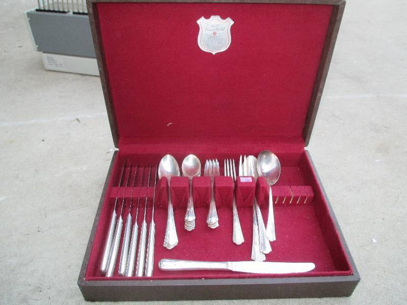 lot 102 image: Silver ware set in Tarnishield anti...
