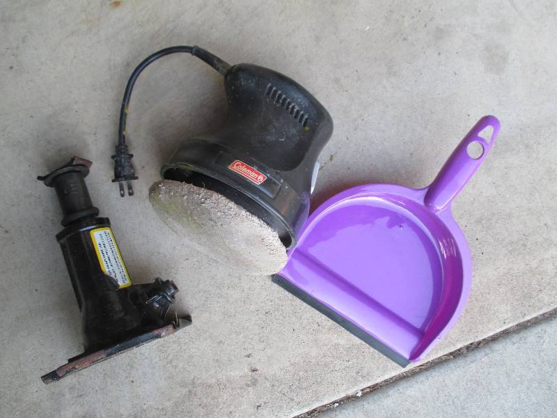 lot 110 image: Car jack, Coleman electric buffer, ...