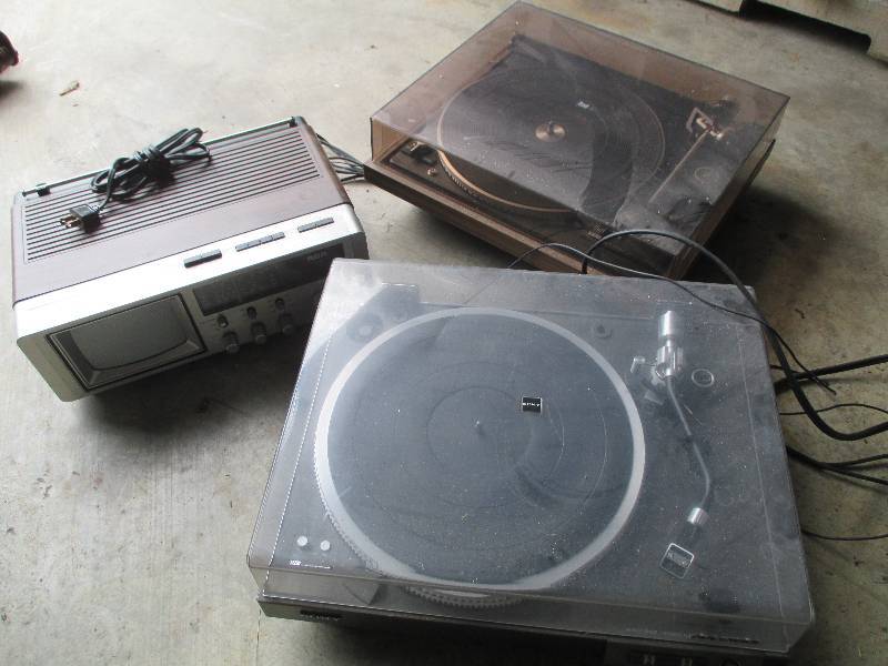 lot 115 image: Vintage electronics, Sony and Dual ...