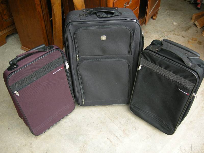 3 luggage carryons