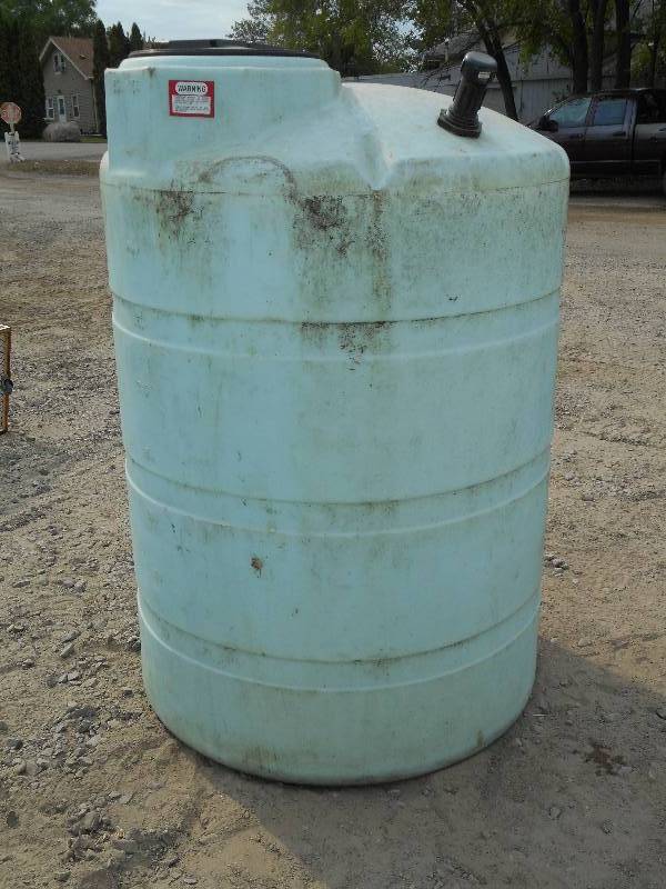 500-Gallon Poly Liquid Tank With Dr...