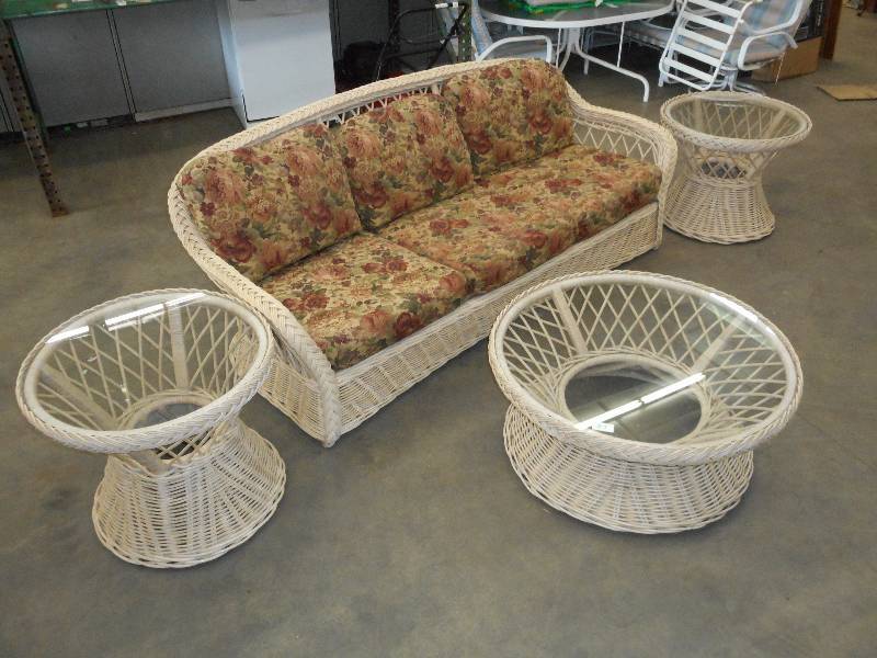 Very Nice 4-Piece Wicker Furniture ...