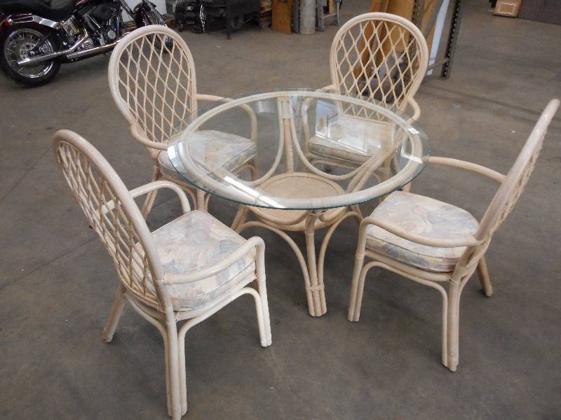 Nice 5-Piece Patio Table & Chair Se...