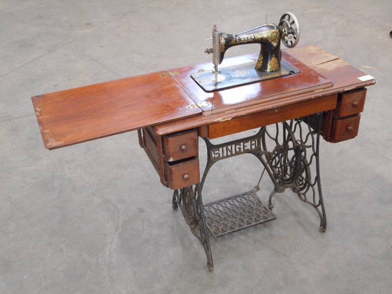 Antique Singer Sewing Machine With ...