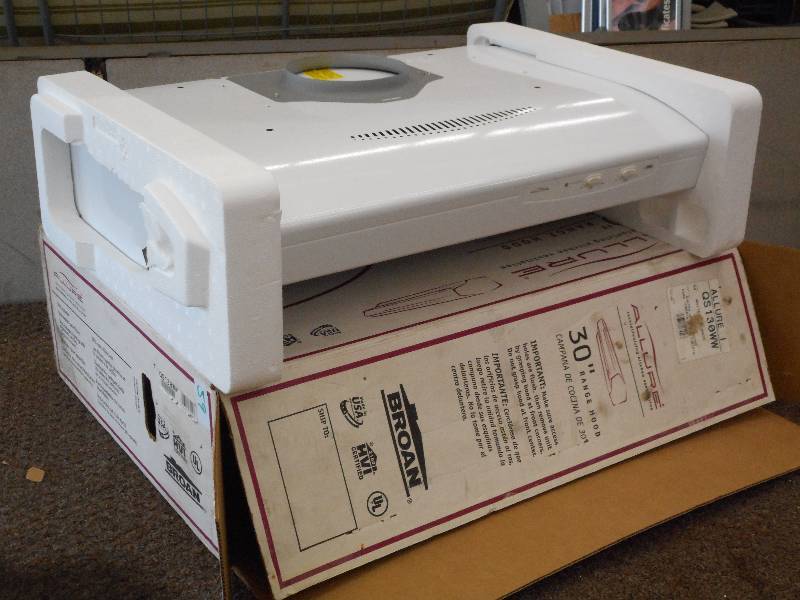 Unused Broan Allure 30 Lighted Ran...
