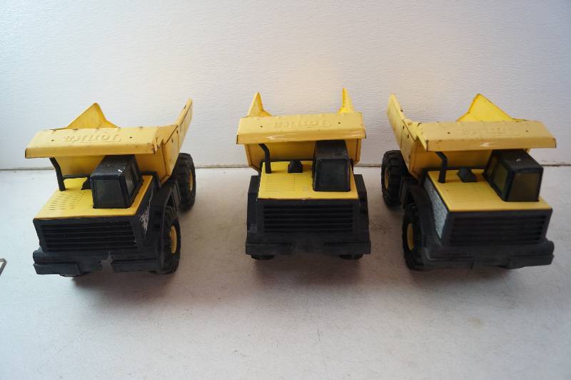 lot 20 image: Toy Trucks