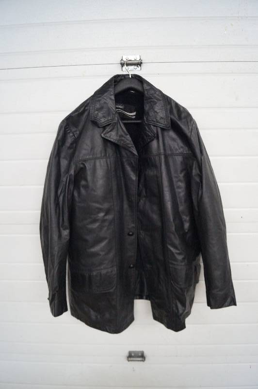 lot 26 image: Leather Coat