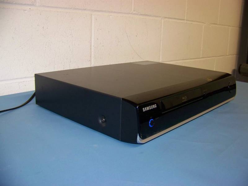 lot 16 image: Samsung, Blu-Ray Disc  DVD Movie Player