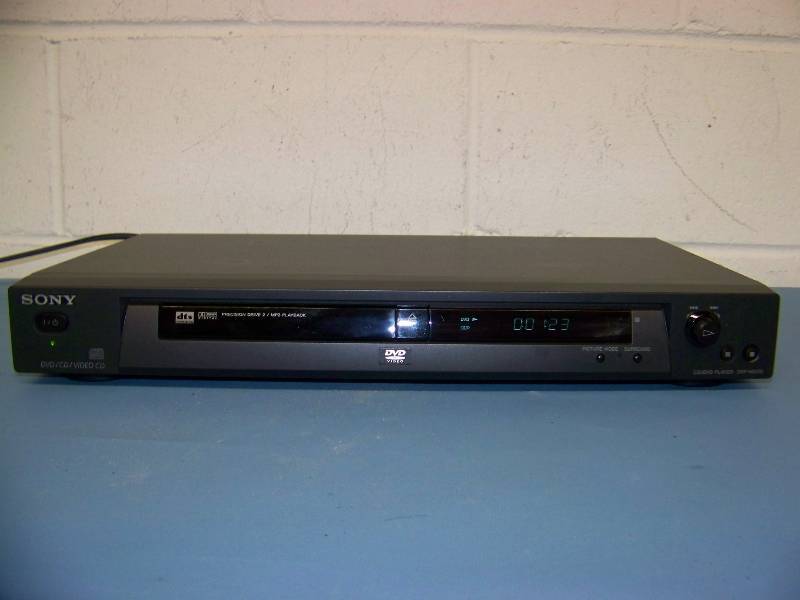 lot 17 image: Sony, DVD  CD Player with Remote Control
