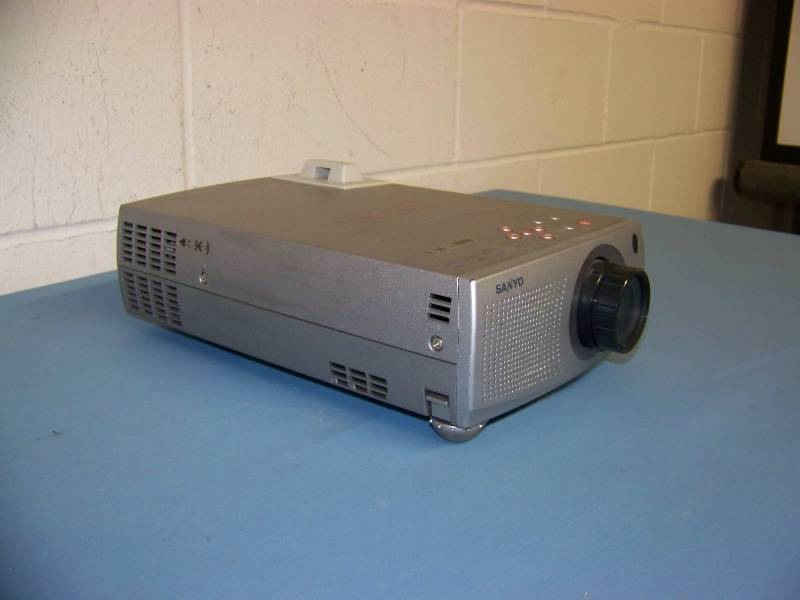 lot 7 image: Sanyo, Pro-X, PLC-SW15, LCD Projector