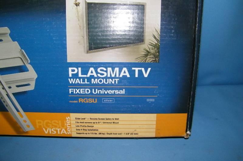 lot 81 image: Chief, Universal Flatscreen Wall Mount - Vista Series - BRAND NEW