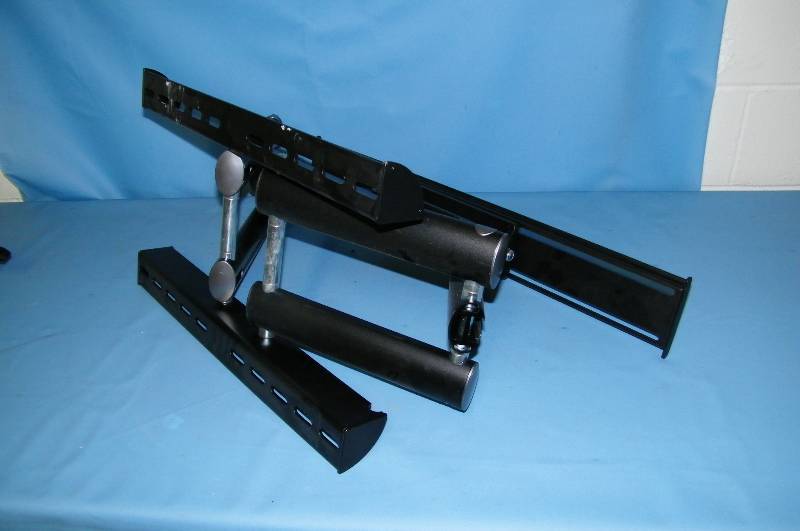 lot 85 image: Articulating Universal Wall Mount for Large Flat Panel DisplayMonitor
