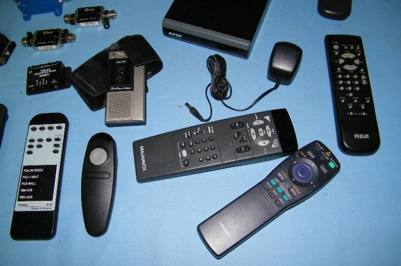 lot 104 image: Remote Controls, Projection  Movie Screen Wall Control, Splitters, Mini Tape Player  Recorder and more