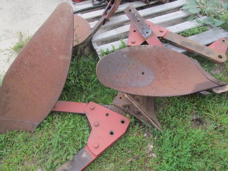 lot 6 image: Melrose Plou bottoms
