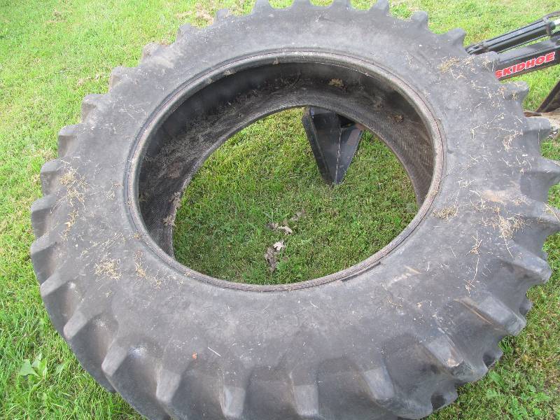 lot 11 image: tractor tire