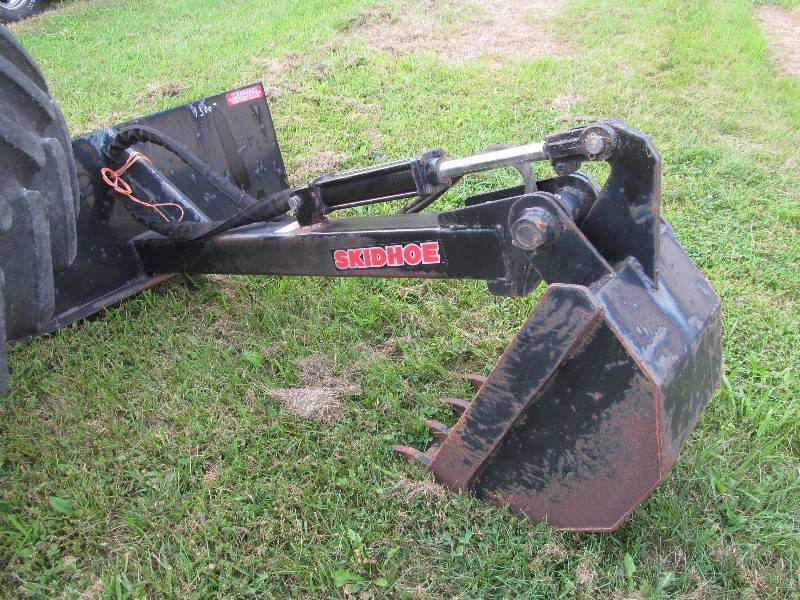 lot 13 image: Skid loader back