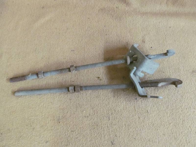 lot 2 image: Clamps