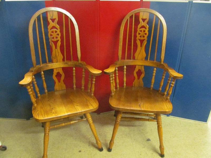 lot 14 image: chairs