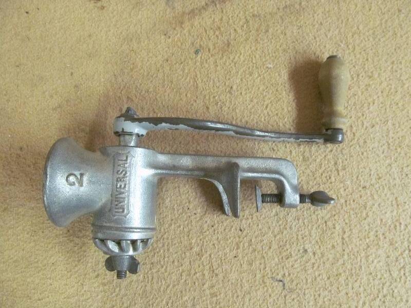 lot 18 image: food grinder