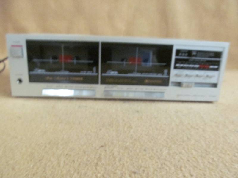lot 20 image: Cassette player