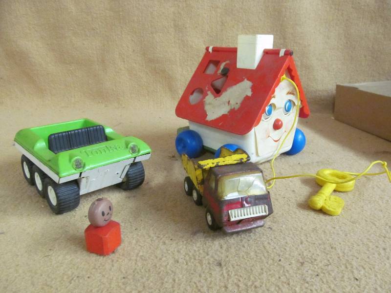 lot 22 image: Toys