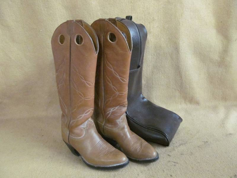 lot 58 image: boots