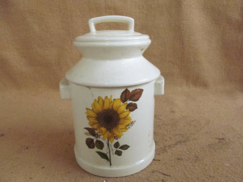 lot 62 image: cookie jar